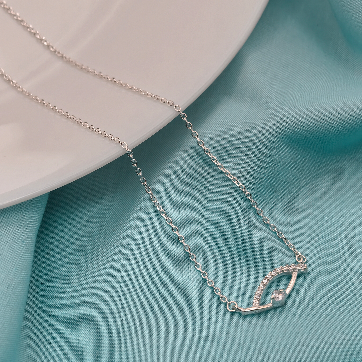 Arc Glow Silver Pendant Chain