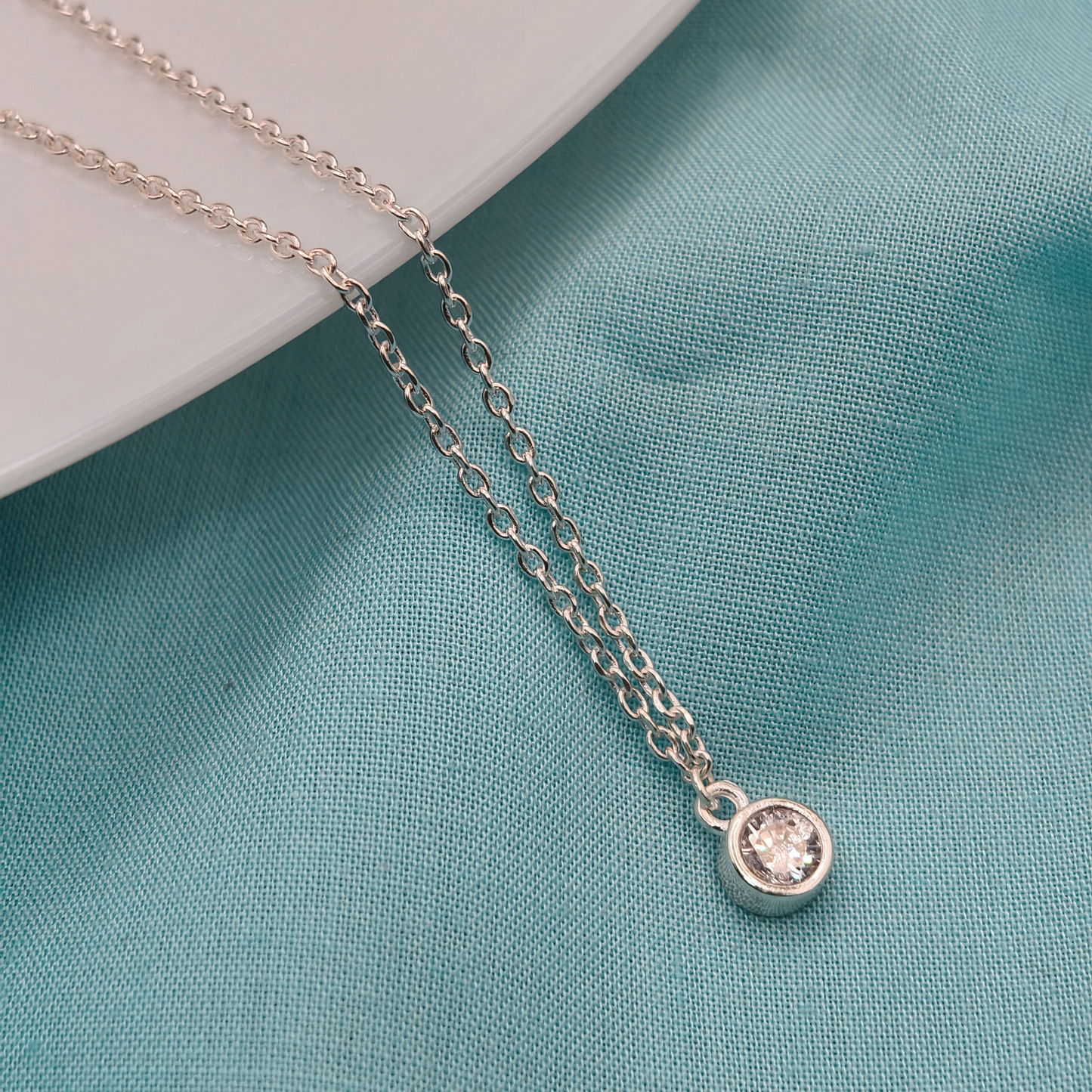Aura Solitaire Silver Pendant Chain