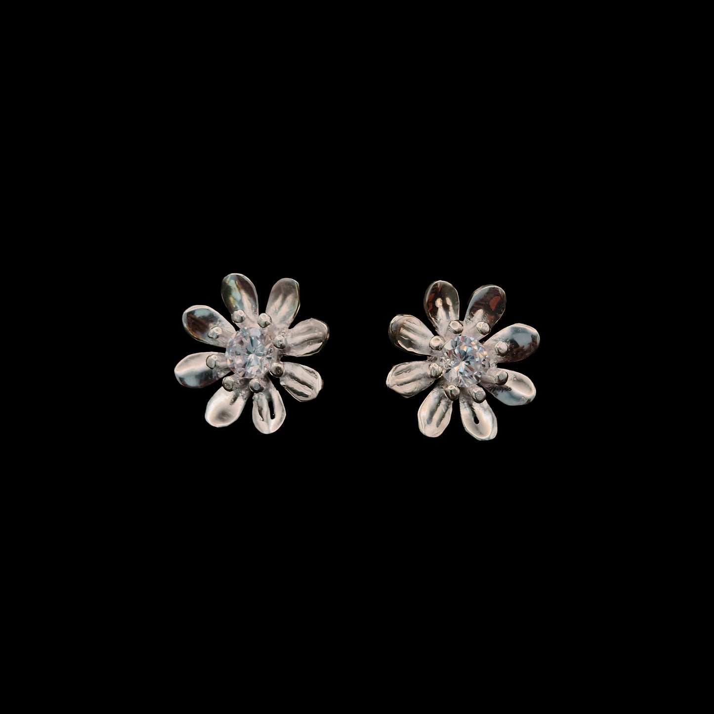 Daisy Bloom Silver Stud Earrings