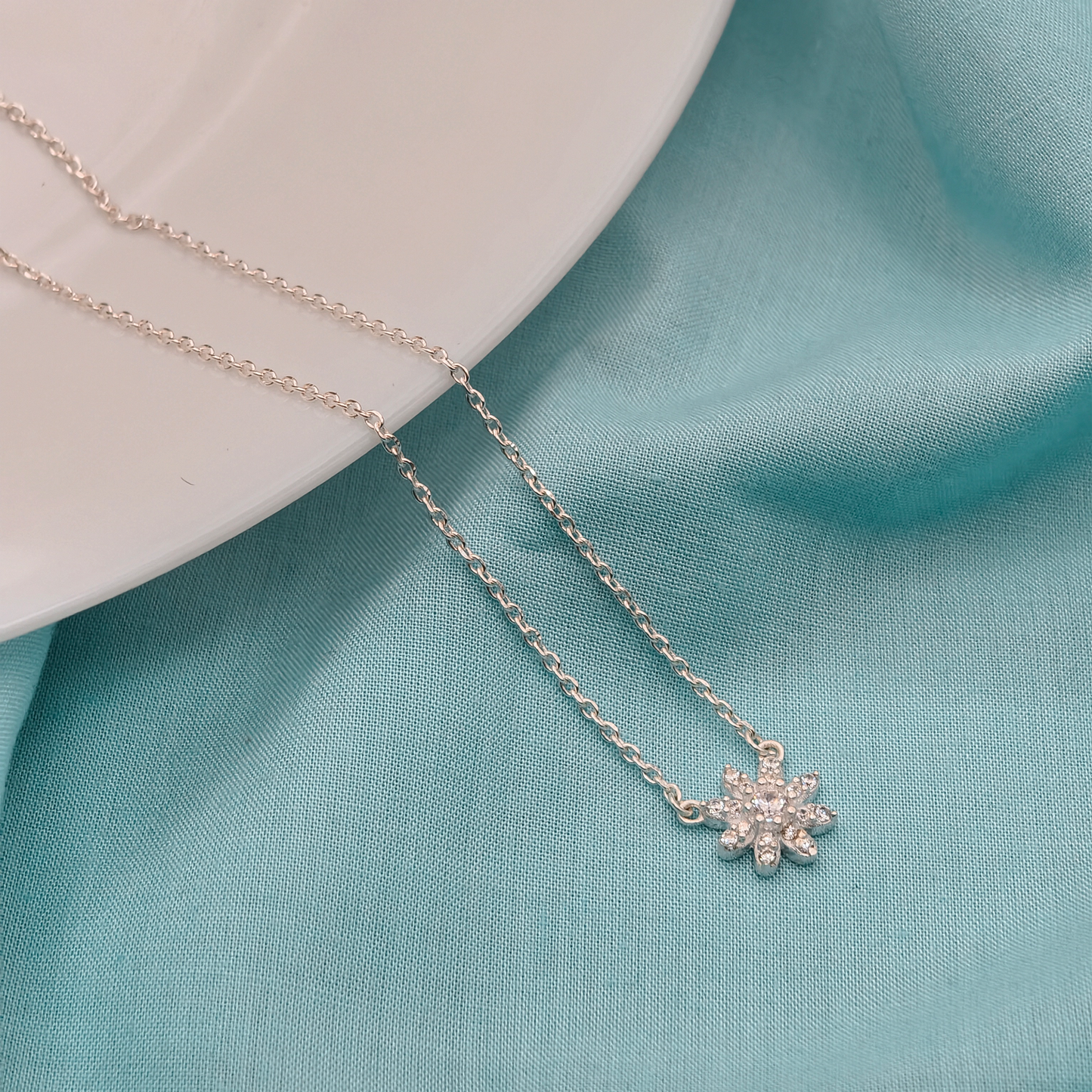 Petal Spark Silver Pendant Chain