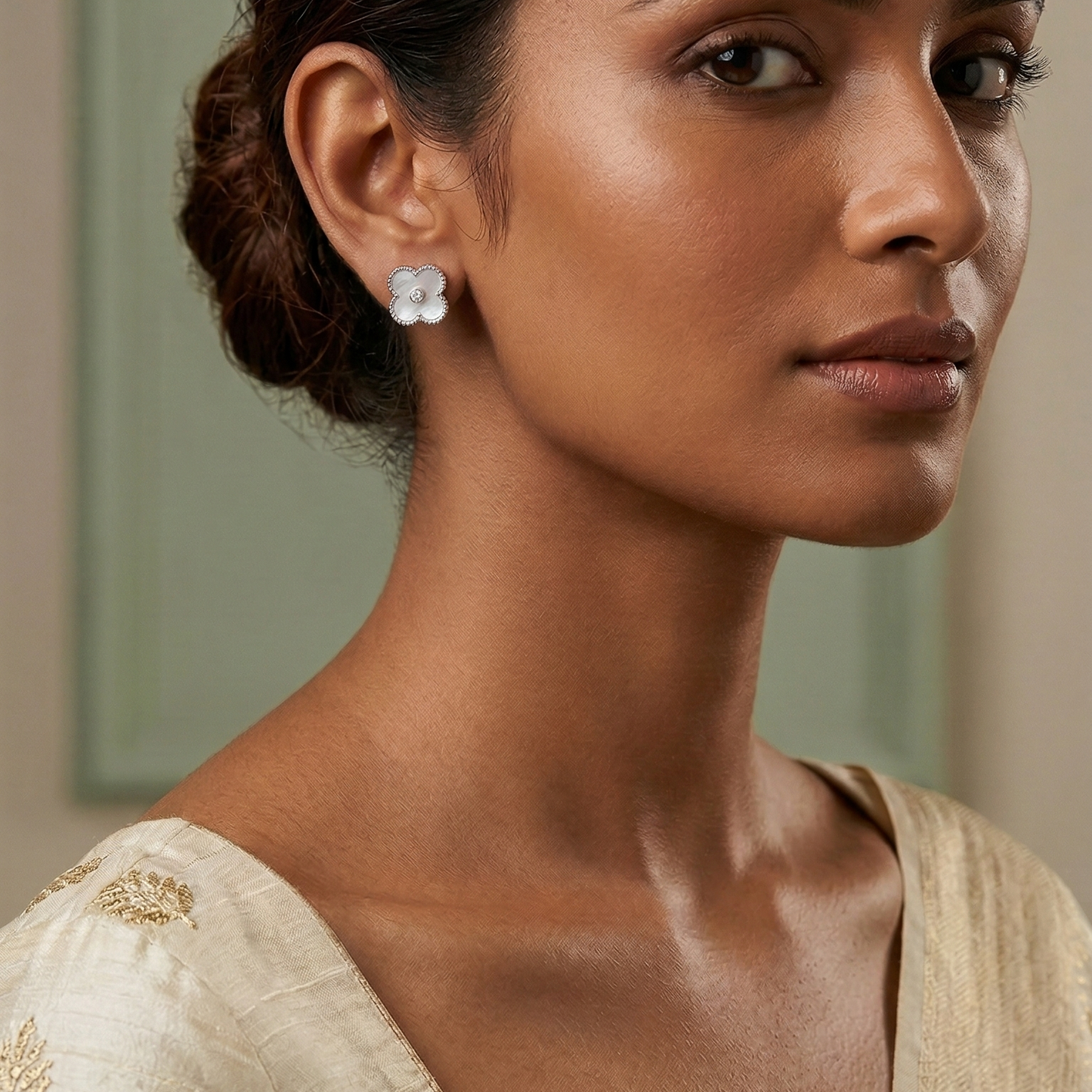 Luna Clover Mother of Pearl Earrings